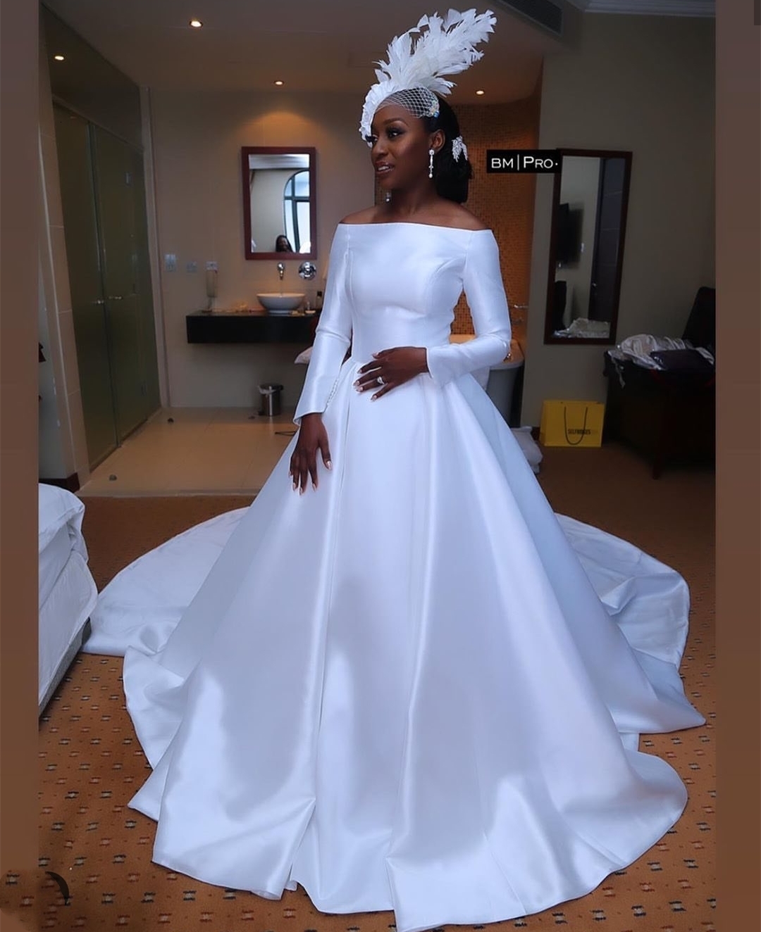 

New African Off Shoulder Satin Wedding Es 2021 Long Sleeve Royal Train A-line Bridal Gowns Custom Made Robe De Mariage Gova, Champagne