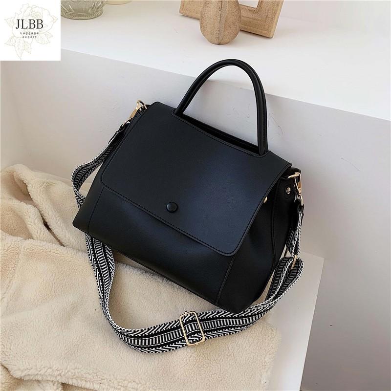 

Fashion Simply PU Leather Crossbody Bag For Women 2021 winter Solid Color Shoulder Messenger Bag Lady Chain Travel Small Handbag, Beige