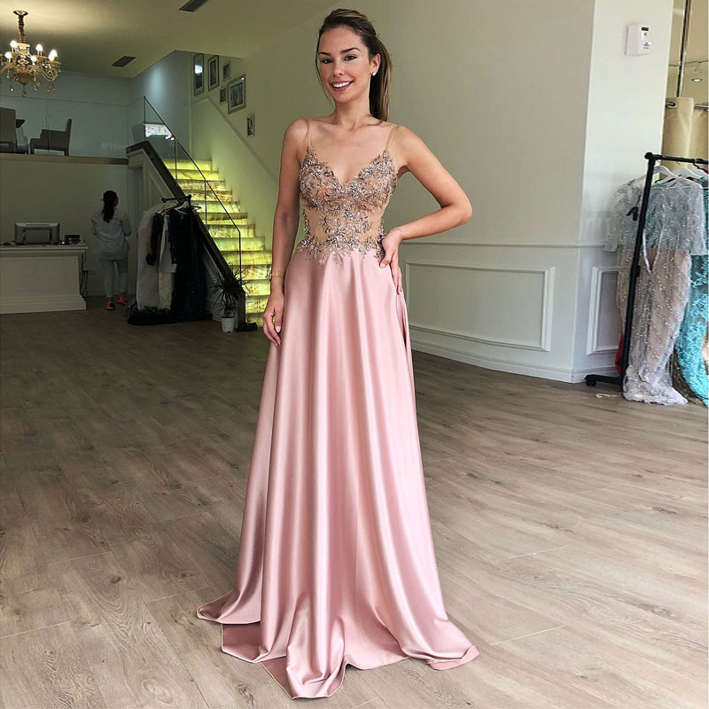 

Pretty A Line Country Bridesmaid Dresses Beaded V Neck Trumpet Appliqued Wedding Guest Dress Sweep Train Satin Maid Of Honor Gowns