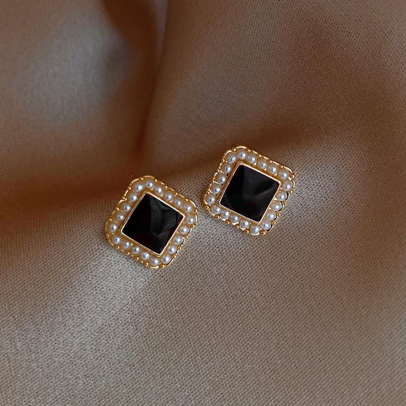 

Dangle & Chandelier Retro Aesthetics Pearl Unusual Earrings Geometry Square Stud For Woman Jewelry Luxury Club Party Girl's Earring