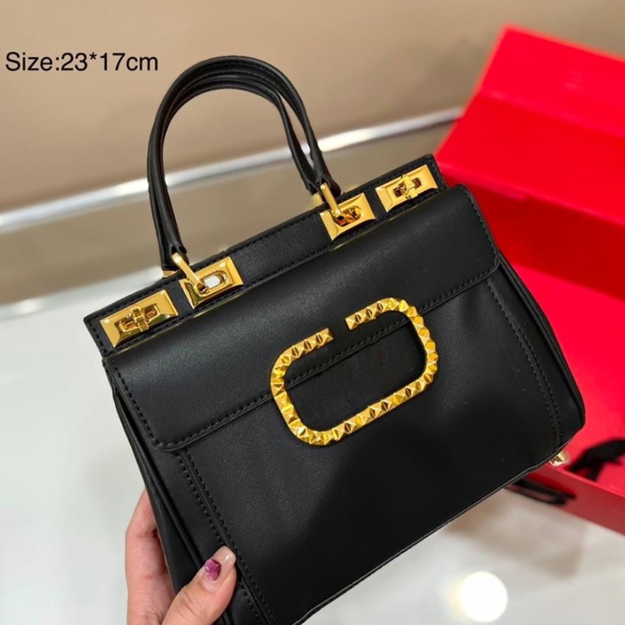 

Rivet Big V Hangbags Purses Designer Shoulder Bags VT Women Bag Fashion Luxurys Ladies Messenger Tote with Amazing Quality, Price difference