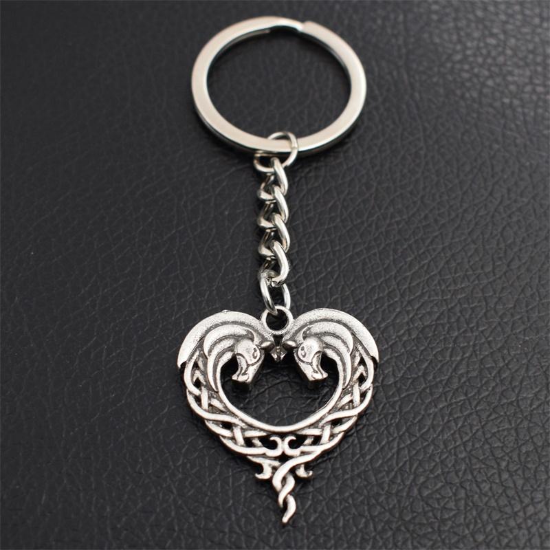 

Keychains 1pcs Bronze Celtics Horse Heart Keychain Men Women Love Jewlery Bag Car Key Chain Ring