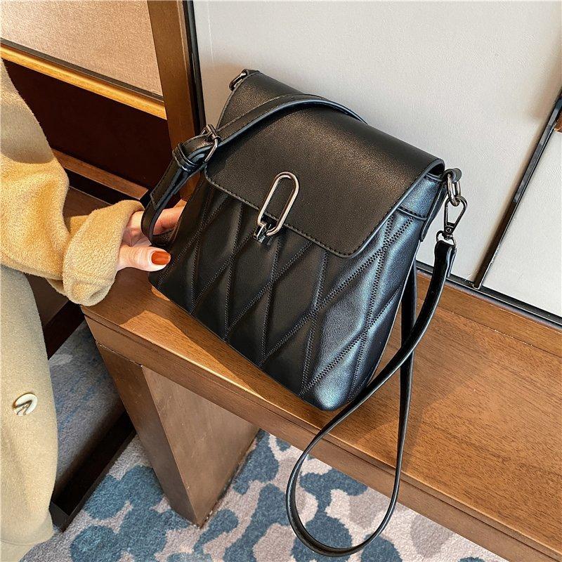 

Retro Small Square Messenger Bag For Women 2021 High Quality Diamond Lattice Bucket Shoulder Bag Wild PU Tote Flap Bags X180H, Black