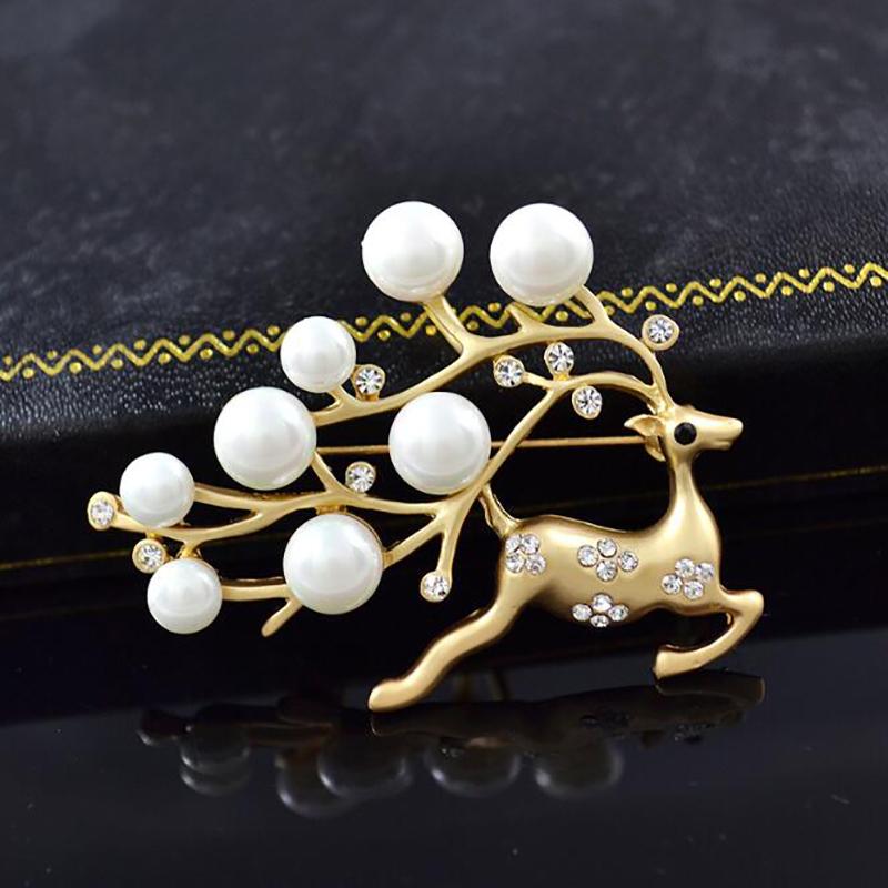 

Cute Pearl Reindeer Brooches For Women Fashion Animal Brooch Pin Christmas Jewelry Coat Sweater Accessories Gift