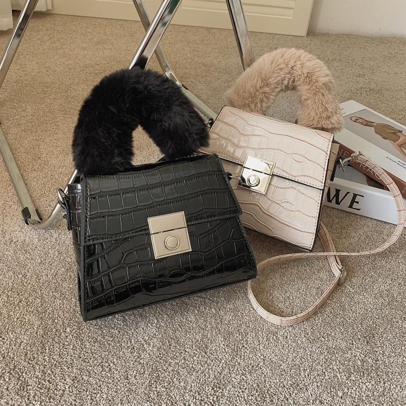 

Crocodile pattern Plush Tote bag 2021 Fashion New High quality PU Leather Women's Designer Handbag Small Shoulder Messenger Bag, Black