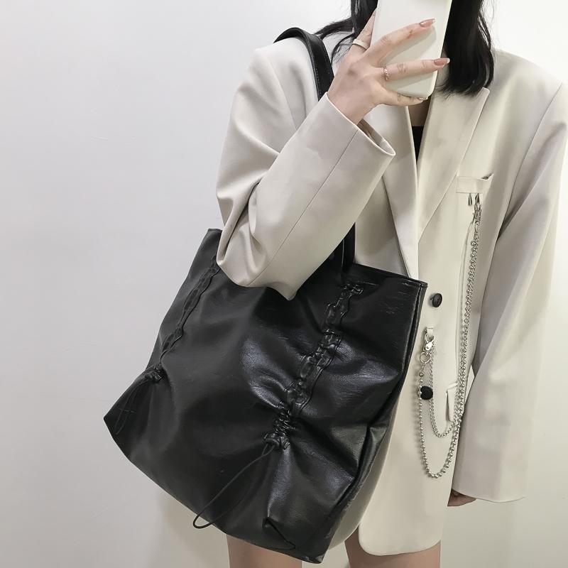 

Big bag 2021 new fashion college students take classes to match simple autumn and winter drape large capacity single shoulder, Black