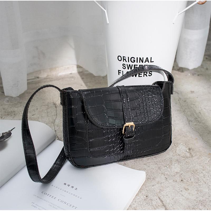 

PU Leather Women's Bag 2021 New Fashion Shoulder Bag Underarm Crocodile Pattern Baguette Flip Retro Niche Female, Beige