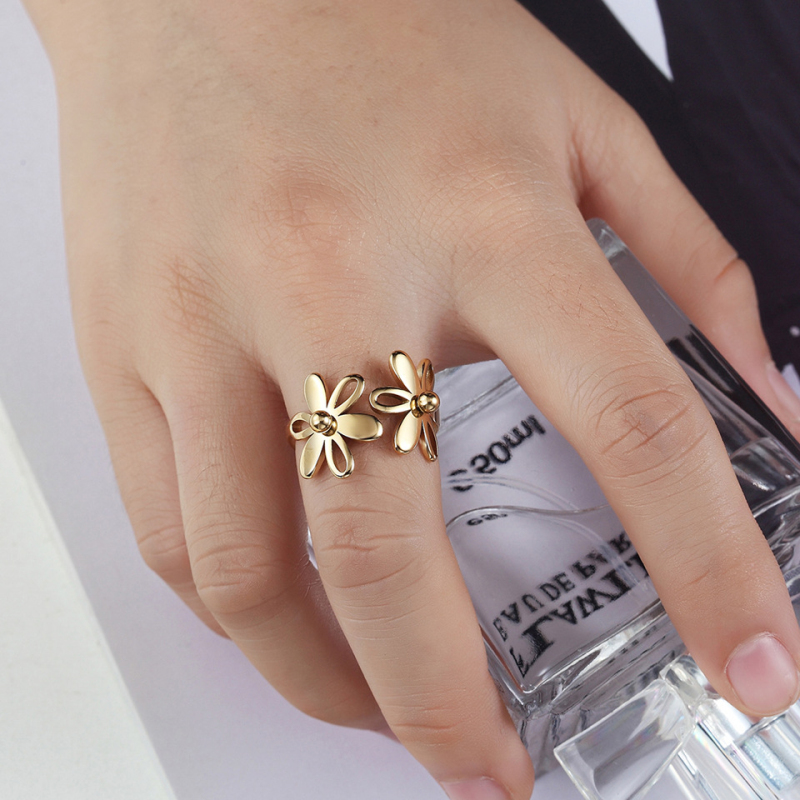 

New Popular Classic 18K Gold Plated Stainless Steel Sunflower Ring for Women Gift