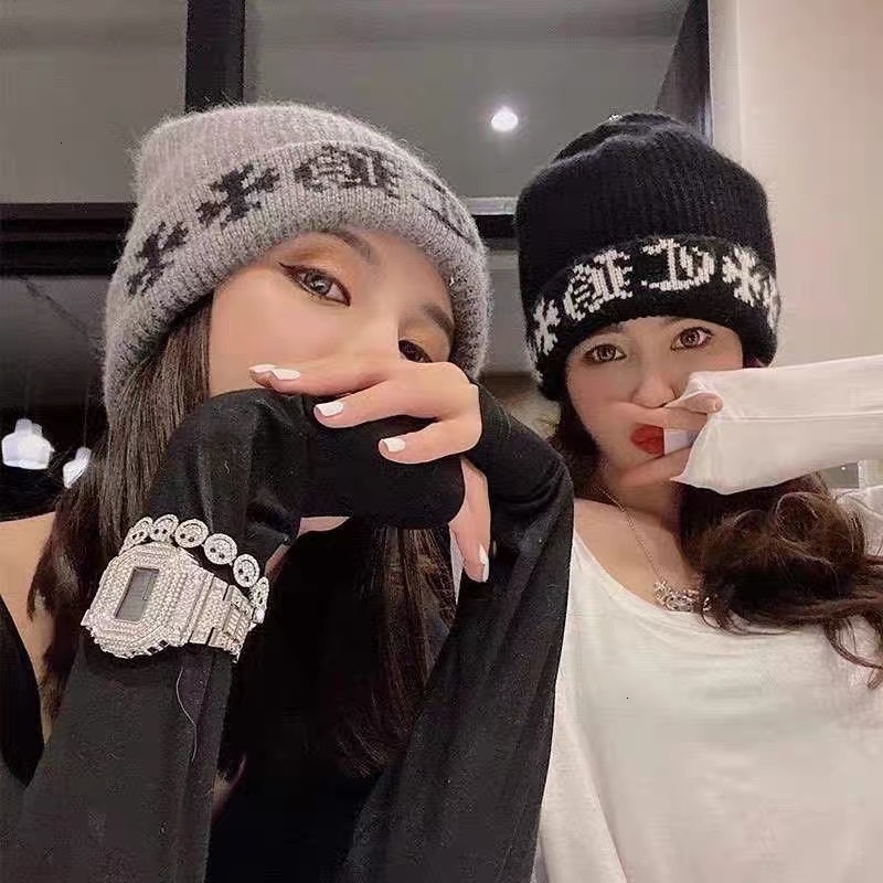 

Chrome Luxury Crochin Knitted Autumn and Winter New Cross Wool Net Red Casual Show Face Small Baotou Hat Trend 4zqk, Black;white