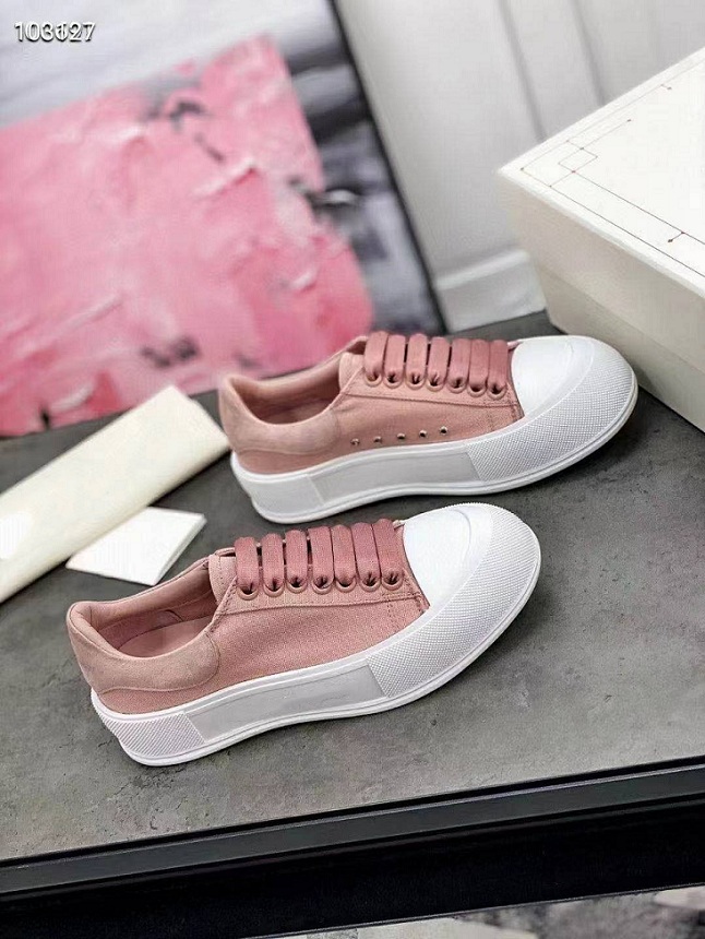 

The lastest casual small white shoes sponge cake thick soles lacing breathable inside heighten multiple color size 35-40, Black