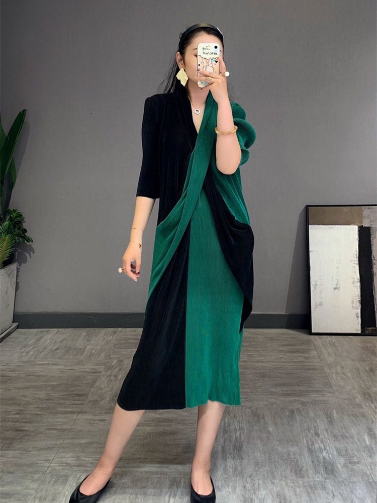 

2021 New Pleated Autumn Winter French High Fashion Temperament Niche Plus Size Designer Long Vintage Indie Clothes Ctik, Gray