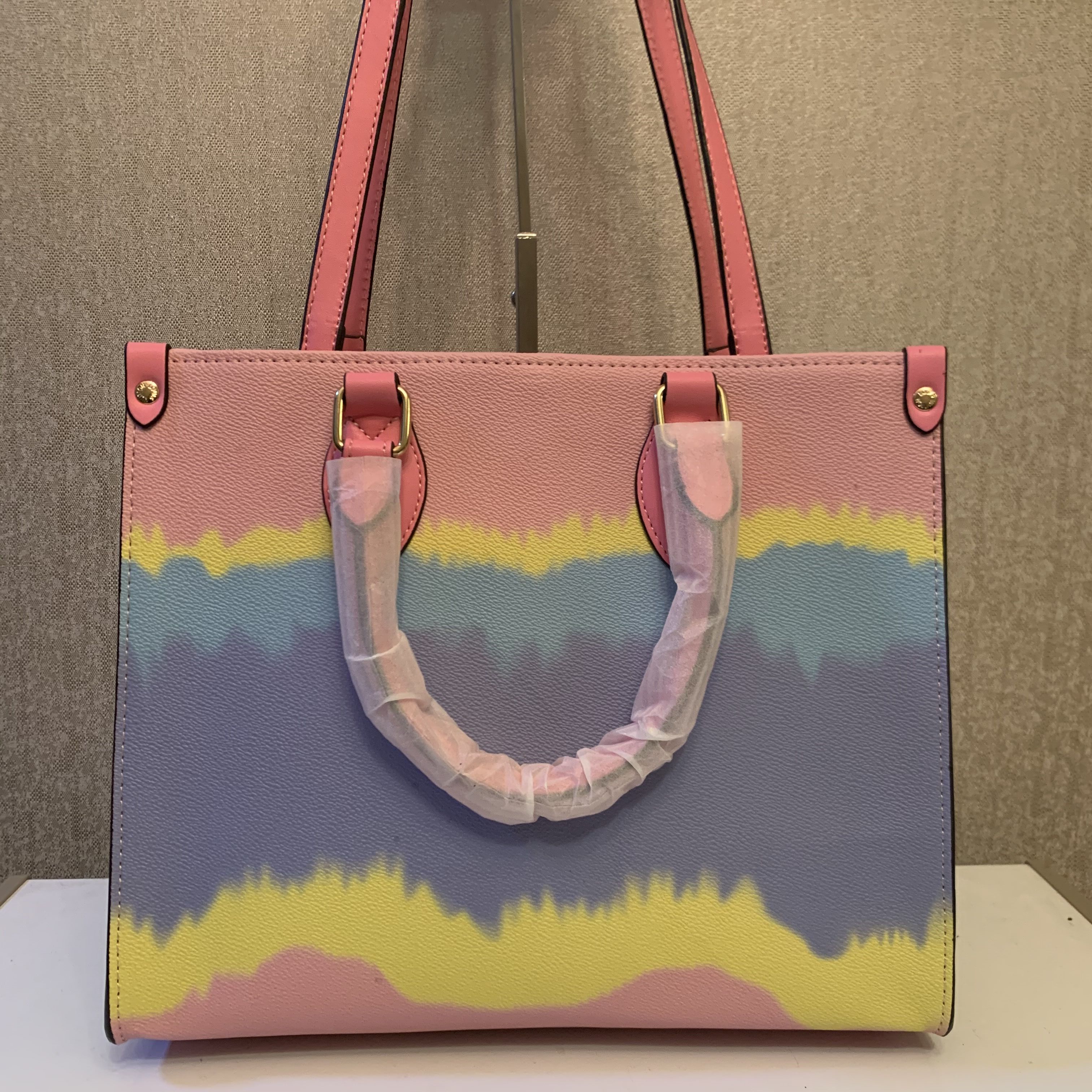 

Designers Handbag High Quality Ladies Chain Shoulder Bag Patent Leather Diamond Luxurys Evening Bags Cross body Bag 666, Pink