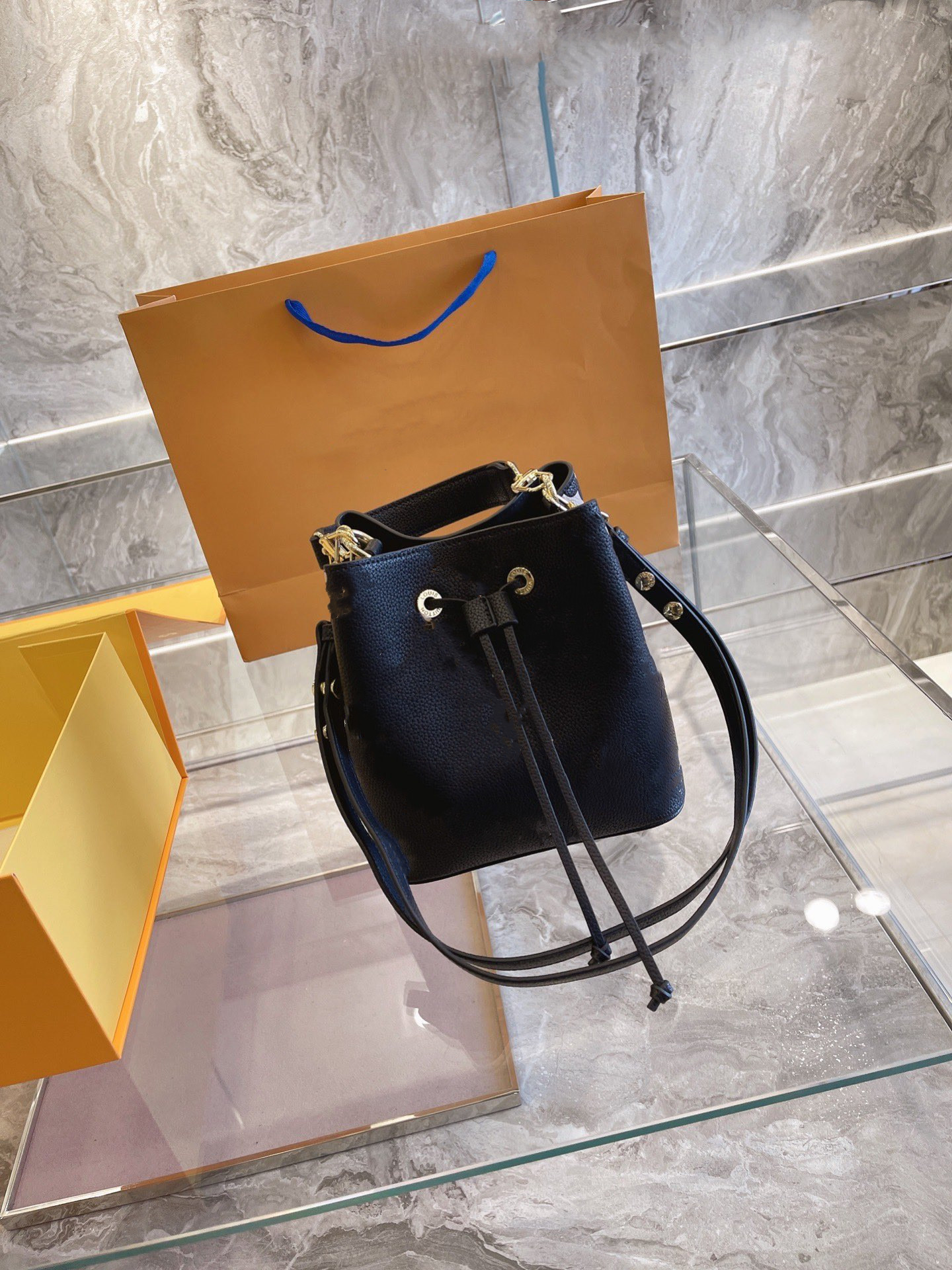 

Wholesale High-end designer Gradient chun xia bucket bag leisure commute gentle lady wearing girl can hold handbags