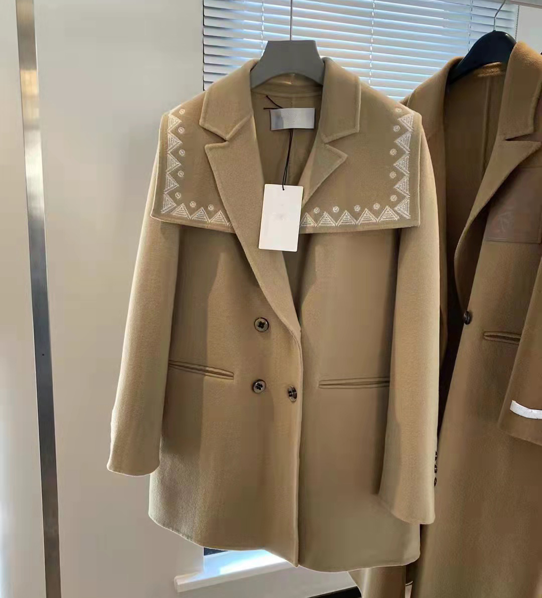 

Soft wool and cashmere ladies lapel embroidered coat, Green