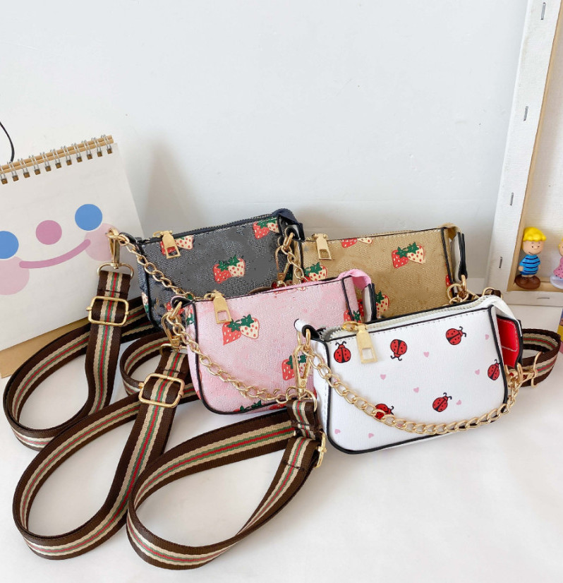 

Designer girls strawberry handbag 2021 children beetles printed messenger bag kids metal chain single shoulder bag A6007, Pink