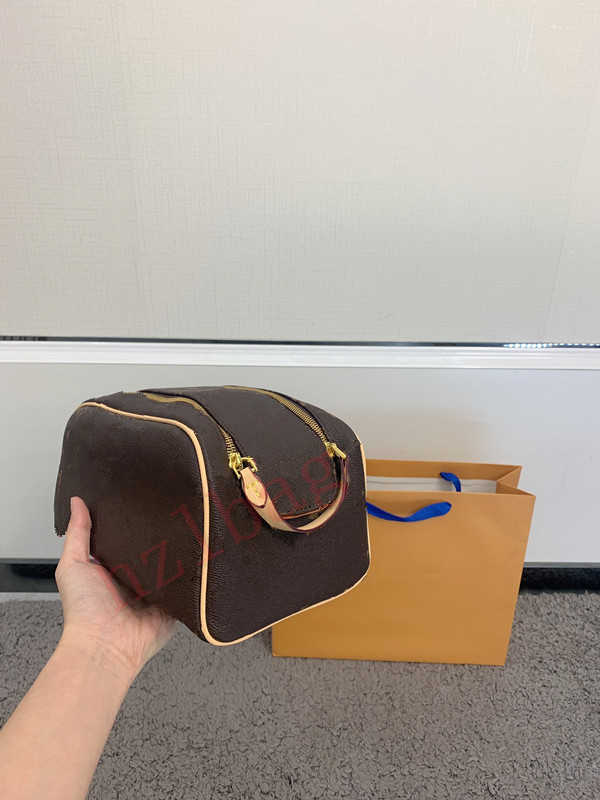 

M47528 KING SIZE TOILETRY BAG Men Extra Large Wash Cosmetic bags cases Toilet Pouch Women Beauty Makeup Case Pochette Accessoires Double Zippy Kits, Color 01