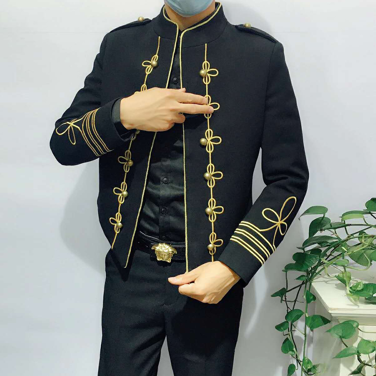 

2021 New Gold Line Decoration British Men Nightclub Luxury Korean Blazer Homme Small Suit Coat Fashionable Black Jacket Singer Stage Hie0