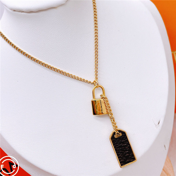 

2021 luxurys Sale Pendant Necklaces Fashion for Man Woman designers brand Jewelry mens womens Highly Quality Model Optional with box