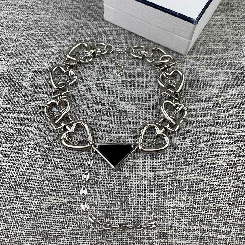 

Chokers Brand Fashion Jewelry Black Triangle Thick Chain Pink White Pendant Luck Steam Punk Design Hip-hop Choker Men Unisex