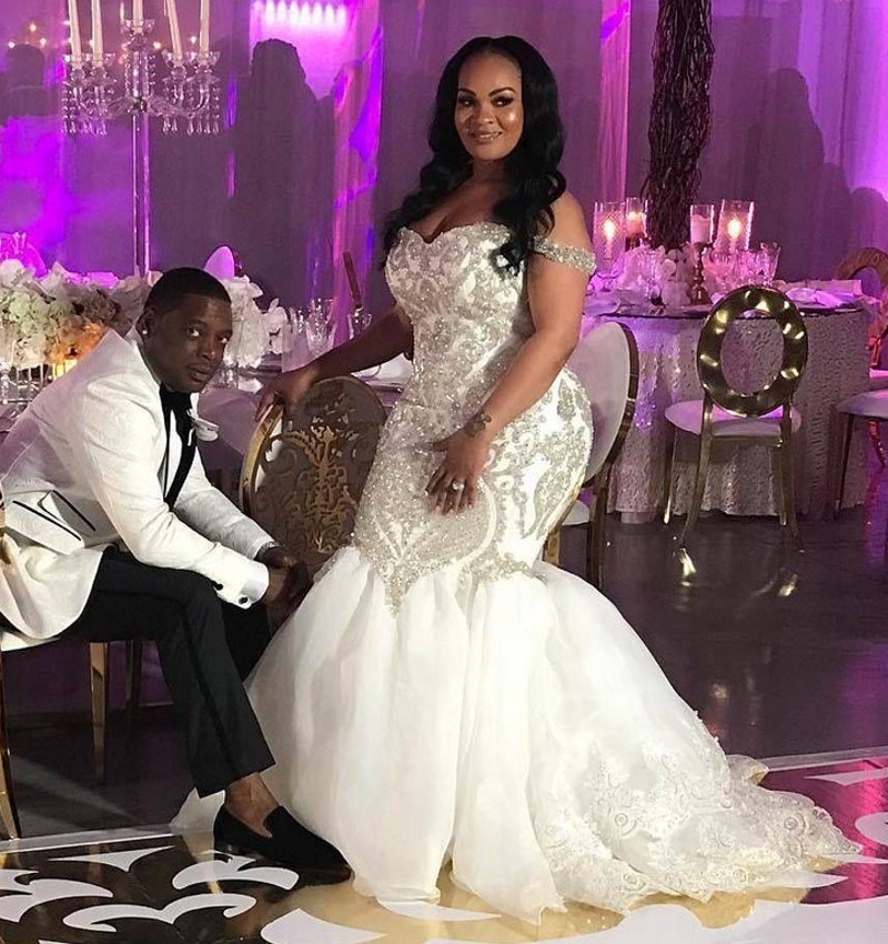 

New 2021 Plus Size Off the Shoulder Mermaid Es Bling Beaded Appliques Sequined Wedding Gown Backless Tulle Bridal 41s0, White