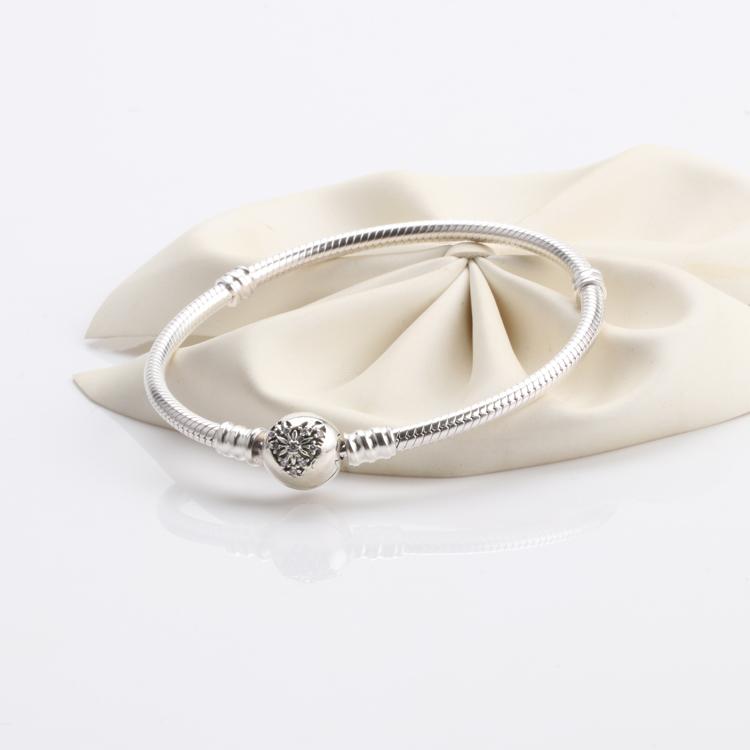 

New Hot Factory Price 100% 925 Sterling Silver bracelet Bangle with LOGO Engraved for PB0006 European Charms and Give your girlfriend a gift