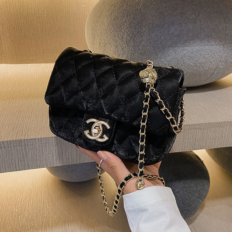 

Xiaoxiangfeng female 2021 new fashion Lingge messenger versatile ins small golden ball chain shoulder bag