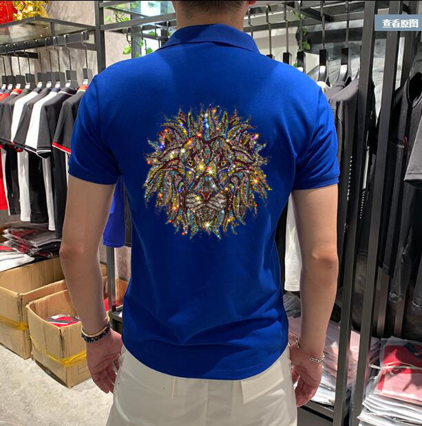 

2021 New Brand of Hot Drill Solid Polo Neck Casual Will See Short Sleeve Men's Shirt Fine Trim Strass Yraq, The picture shown