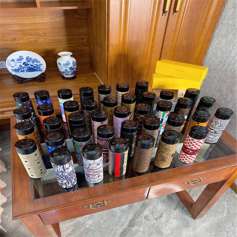 

2021 new Water Bottles temperature display Thermos cup unisex euramerica classic letter printed style water cup