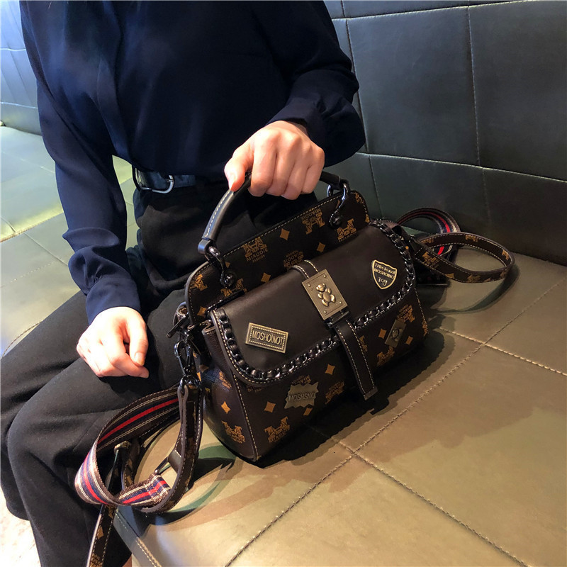 

Axillary Package Leather women's bag 2021 fashion small CK minority personality over bear single shoulder diagonal hand, Brown