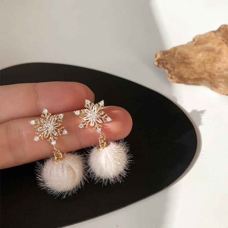 

Dangle & Chandelier Minar Korean Elegant Bling CZ Zircon Snowflake Earrings For Women Gold Color Alloy White POMPON Hanging Jewelry