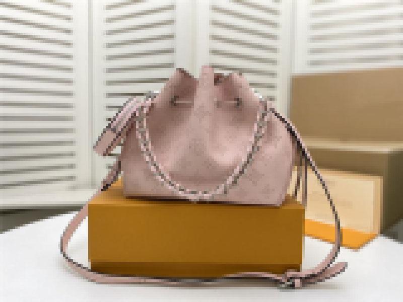 

Petit Noe BELLA Drawstring Shoulder Bag bucket bag in Mahina calf leather with perforated pattern Drawstring Bags Size: 25*25*20 CM