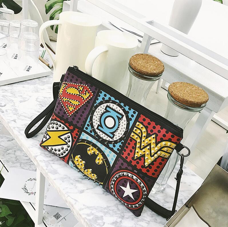 

Factory wholesale men bag contrast leather envelope cartoon printed mens and women shoulder bags personality rivet punk clutch handbag