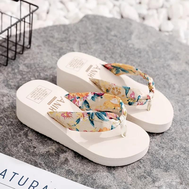 

Graffiti Printing Flip Flops Women Platform Wedges Outdoor Summer Beach Slippers Fashion High Heels House Home Non-Slip Slides, White 6cm