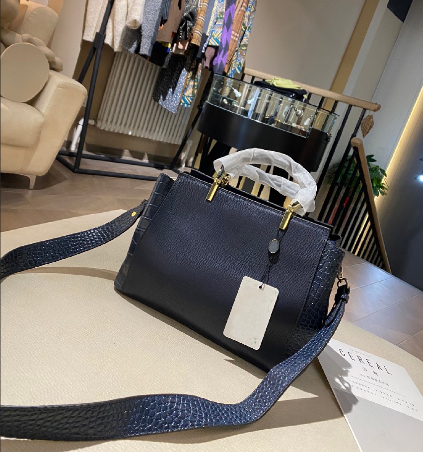

2021 designer three-dimensional rectangular handbag ladies high-end temperament diagonal bag fashion with simple style shoulder bags, Red