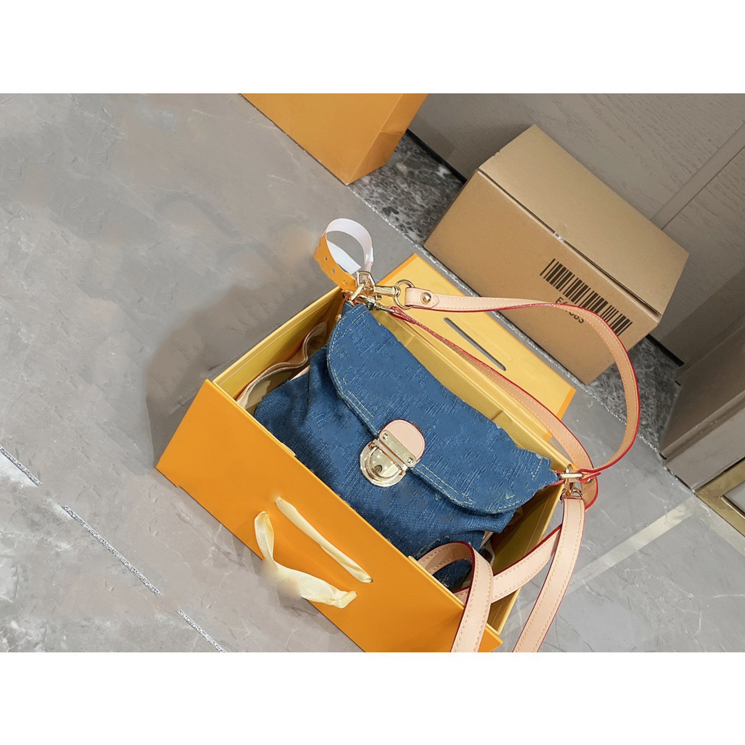 

2021 fashionable and beautiful ladies famous shoulder bag leather chain messenger bag fashionable size:Base size:21.12cm cowboy1, Blue