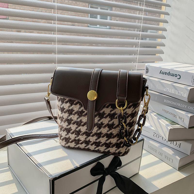 

Temperament Bag Plaid Bucket Bag 2021 New Fashion Shoulder Messenger Solid Color Flip, Black