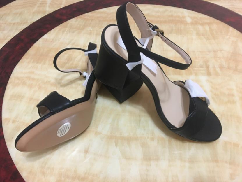 

2021 high quality Fashion week Luxury women retro heels sandals embellished leatheropen toe Sandallias hardware decoration size 35-41, Logo