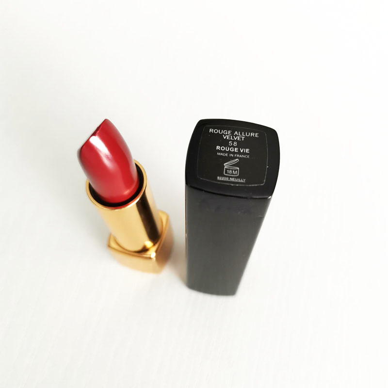 

DropShipping Brand Cosmetic Matte lipstick high quality makeup Press the lipstick black tube Nude matte lipstick Free Shipping