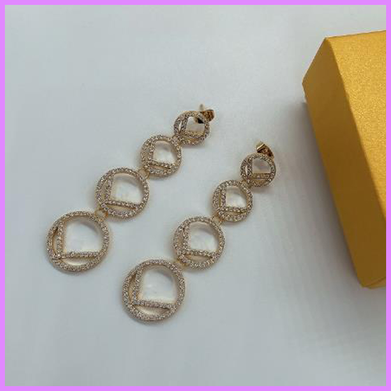 

Women Fashion Round Earrings Diamods Designer Earring Letters Chain Ladies Ear Studs Designers Jewelry For Party Wedding Gold Nice D2111081F