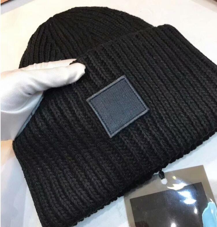 

Designer hat hip hop casual European and American fashion street knit hats men and women embroidery hats winter new smiling face