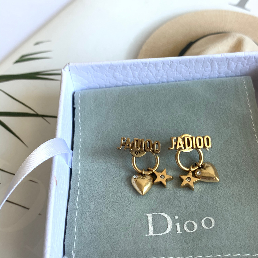 

D family / Dijia classic letter net Red Star Earrings female versatile temperament personality Heart Earrings femalek5, Golden