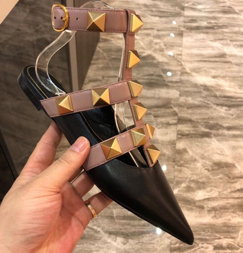 

2021 classic designer new women's shoes with big rivets pointed toe flat T-buckle hollow shoes, Black