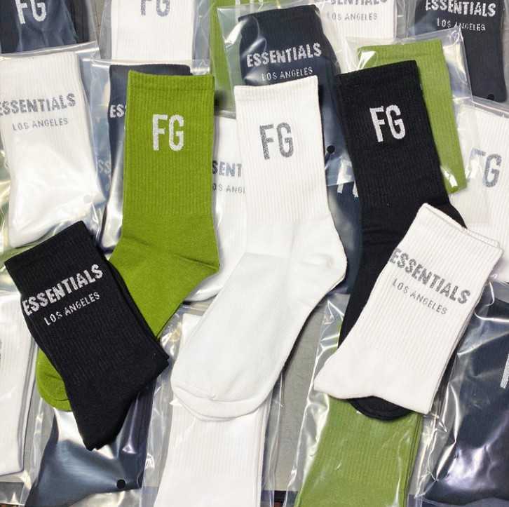 

21SS Tide Wealthy Designer Reflective Letter Socks Main Line High Street Sports Men and Women Cotton Fashion Casual Breathable in Tube Sock, Black