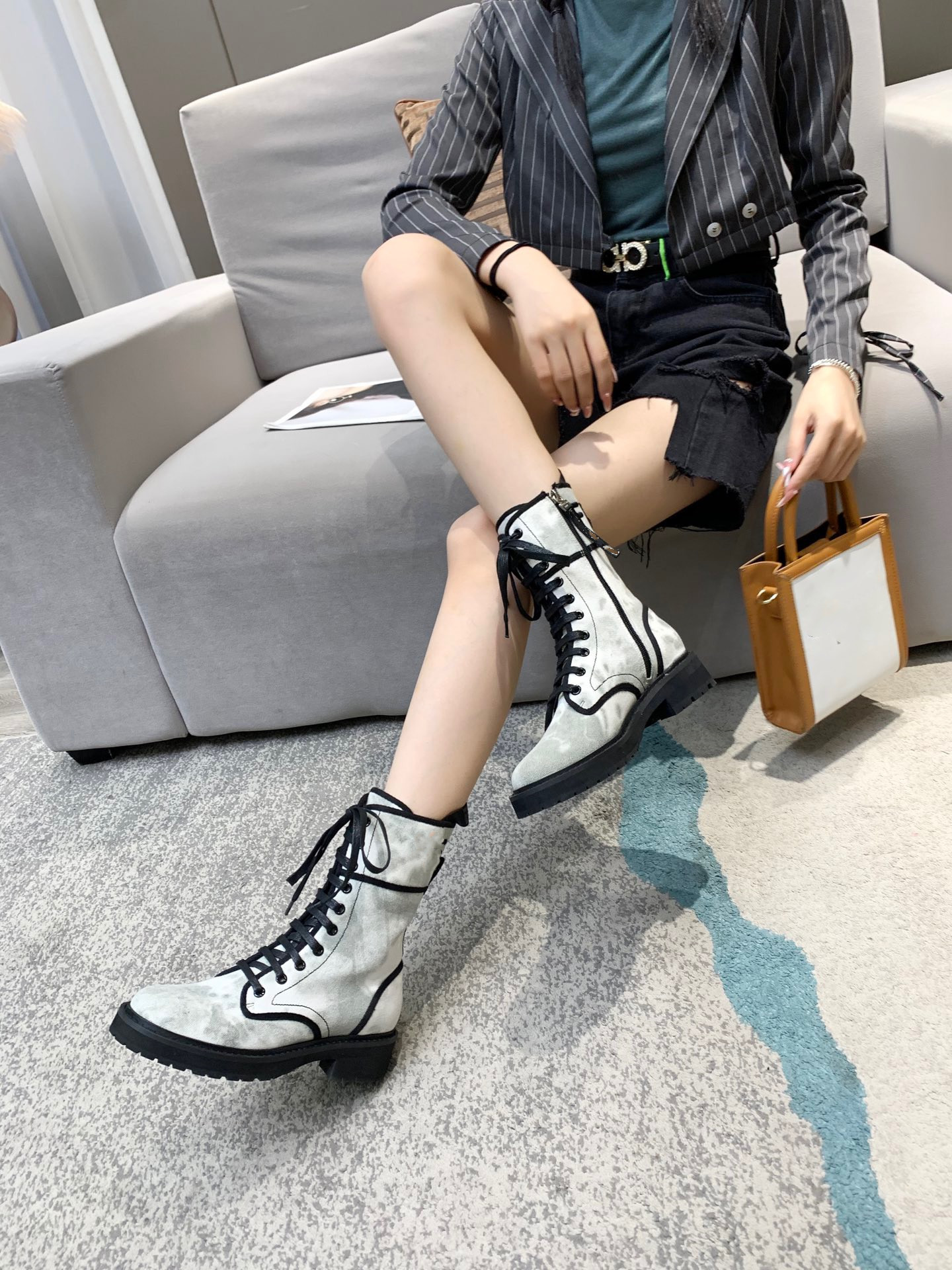 

2021 autumn and winter Martin boots women's platform tie-dye graffiti color versatile thick-soled mid-tube boot leather motorcycle booties size 35-41, Box