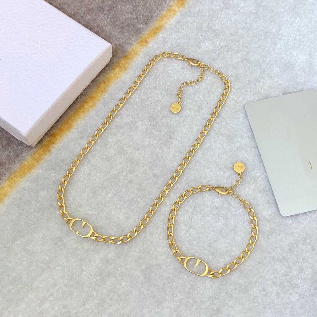

new d family letter metal necklace women's Fashion versatile clavicle chain headdress
