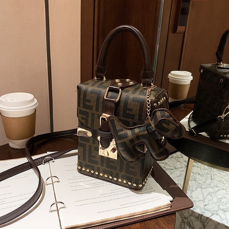 

Women's hand new version flower one shoulder box messenger women's bag, Black