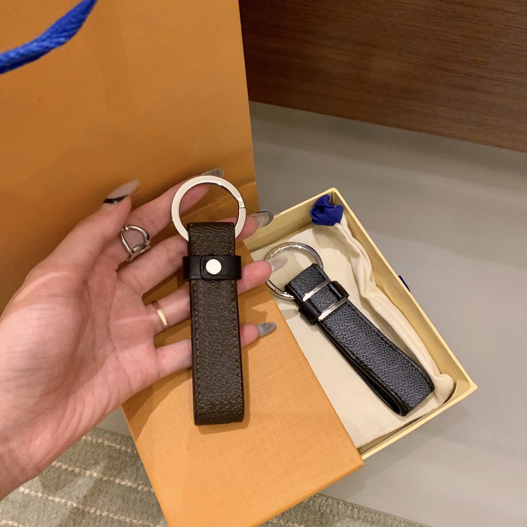 

Fashion Car Keychain Key Buckle Letter Design Handmade Leather Keychains Men Women Bag Pendant Accessories 7 Option Top Quality