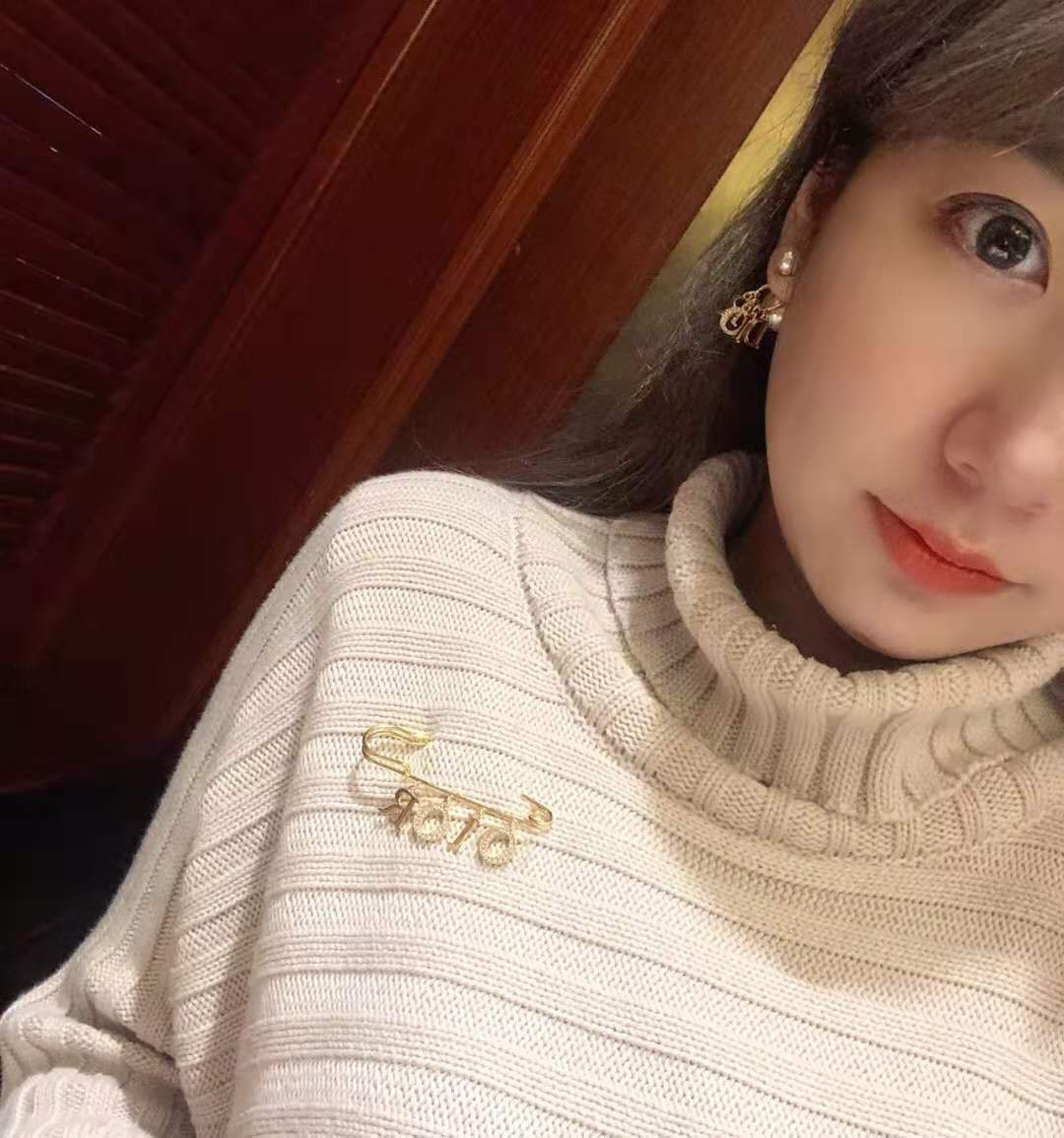 

Dijia / letter Brooch brass material fashion simple pin star same letter Brooch2, Gray