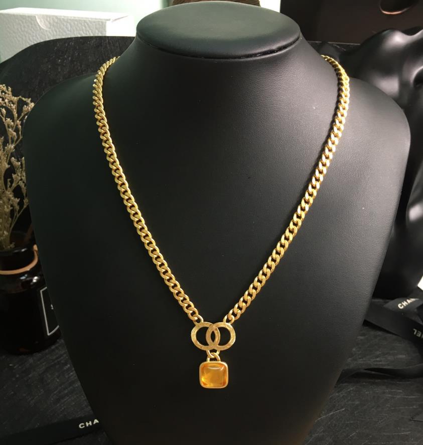 

2021 Orange zircon letter Pendant Necklace Fashion retro versatile brass, Silver