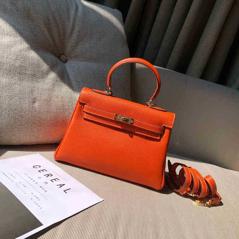 

CLASSIC FLOWER New Designer 2021 Fashion Large Capacity Togo Head Soft Portable Leather Versatile Messenger Bag for Women Have Biirkin